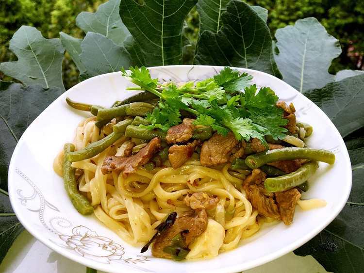 羊肉豆角焖面的做法