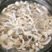 #春日养生局#排骨银鱼蘑菇汤的做法图解5