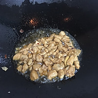 炸豆腐鸡肉炖金针菇的做法图解3