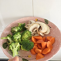 鸡胸肉杂蔬意面的做法图解3