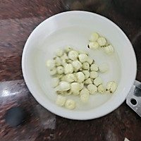 排骨莲藕莲子汤的做法图解3