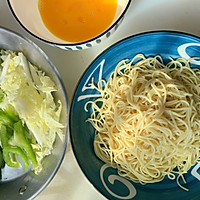 #精致一人食#黑椒炒面、生椰拿铁的做法图解4