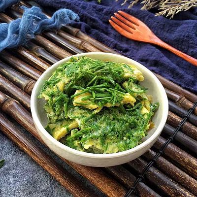 鸡蛋添加了这野菜、比韭菜炒鸡蛋还香！