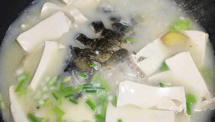 鲫鱼豆腐汤