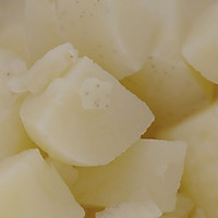 【俄罗斯饺子】土豆、饺子特别配，让人大吃一斤！的做法图解1