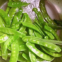 荷兰豆炒胡萝卜的做法图解1