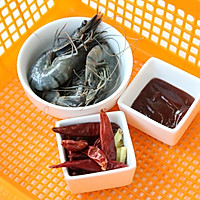拉歌蒂尼菜谱：酱爆基围虾的做法图解1