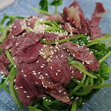 花椒油牛肉拌芹菜苗