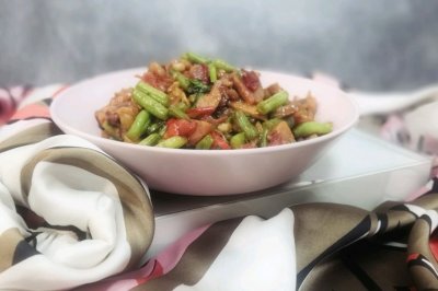 家常菜—香辣鸡腿炒豆王