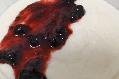 蓝莓酱米布丁