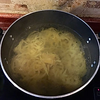 火腿片鸡蛋面的做法图解2