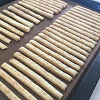 宝宝坚果牛奶手指饼干的做法图解7