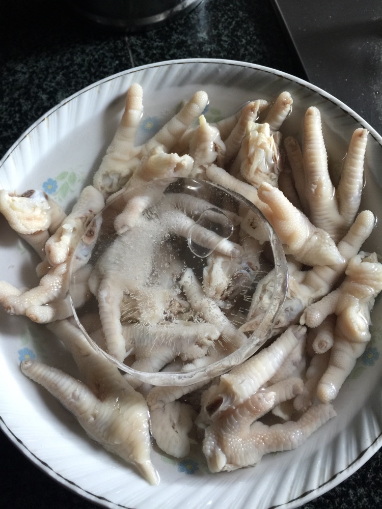 凉拌鸡脚的做法图解3
