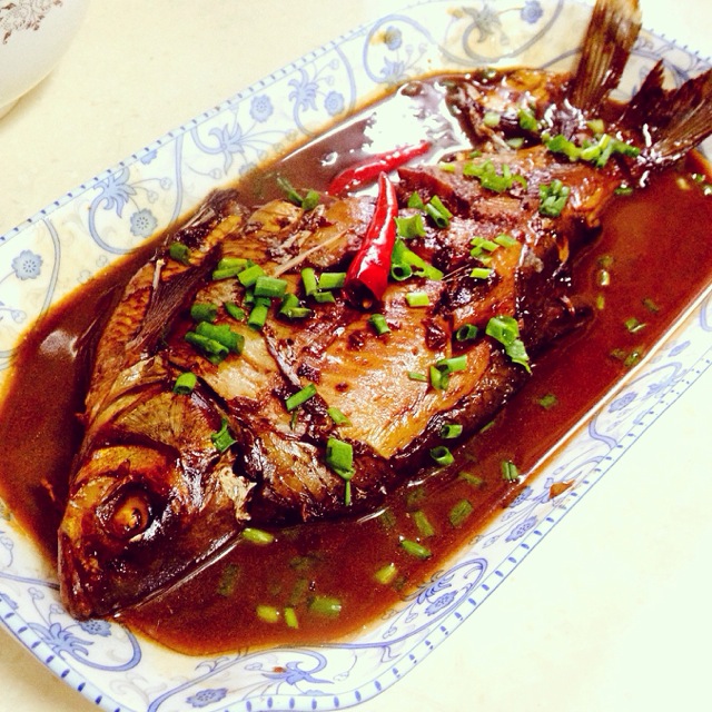 Braised bream with sweet and sour sauce