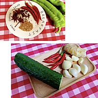 夏天的爽口开胃—黄瓜小菜的做法图解1