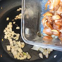 下饭神器-沙茶蚕豆芦笋鸡丁的做法图解3