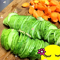 酸甜黄瓜泡菜的做法图解1