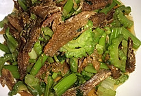 豆豉鲮鱼炒苦瓜的做法