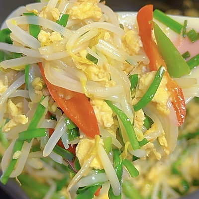 清爽下饭菜～绿豆芽炒鸡蛋