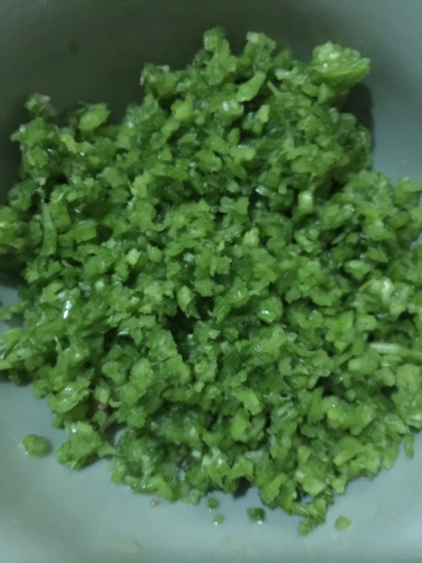 猪肉芹菜馅水饺的做法图解4