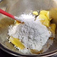 #爱好组-低筋复赛#中秋节网红月饼~奶黄流心月饼的做法图解18