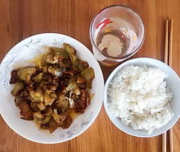 微波炉五香枸杞茄子搭配西洋参泡水外加一份米饭的做法