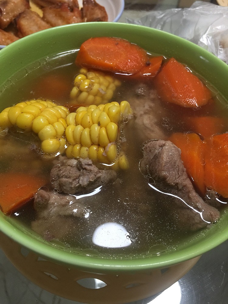 胡萝卜玉米炖龙骨的做法