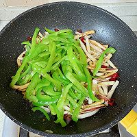 #菜油就选外婆乡，新鲜开榨抢先尝#青椒炒鱿鱼的做法图解9