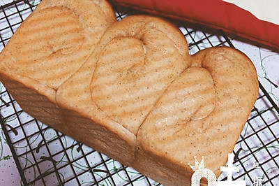 【女王厨房】红糖番薯黑麦吐司