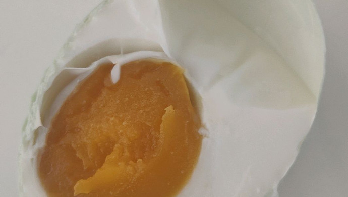超级简单-油油的咸鸭蛋
