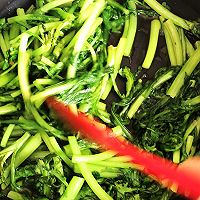 低脂营养茼蒿扇贝豆腐汤的做法图解3