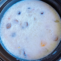 滋阴润肺｜蜜瓜雪梨银耳炖奶的做法图解6