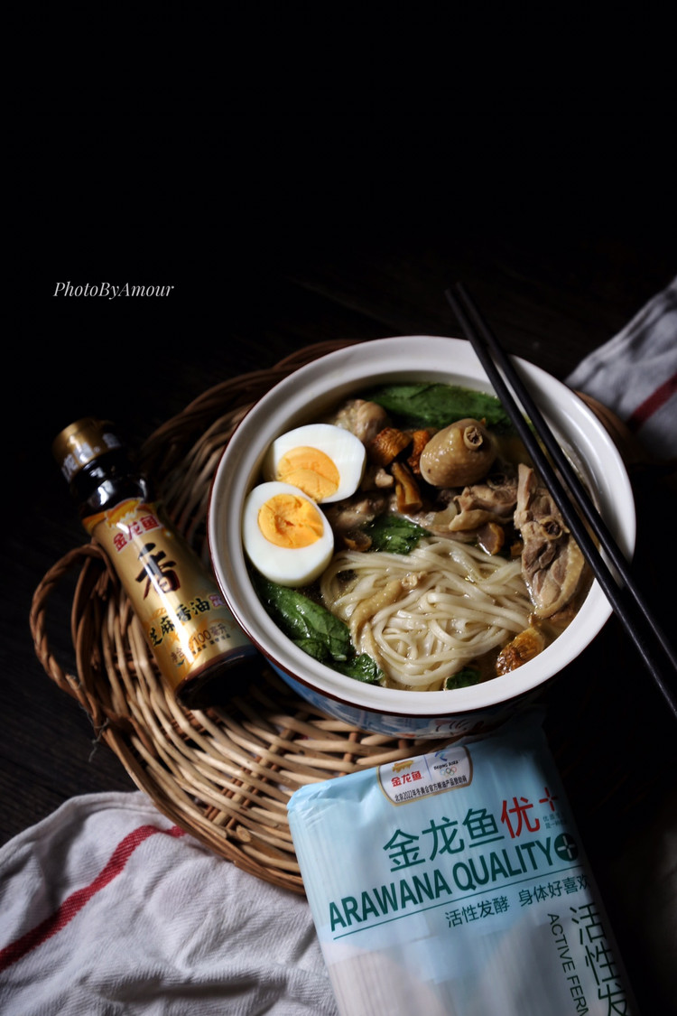 松茸鸡汤挂面的做法