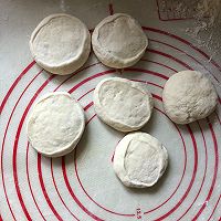 香喷喷的肉包子的做法图解4