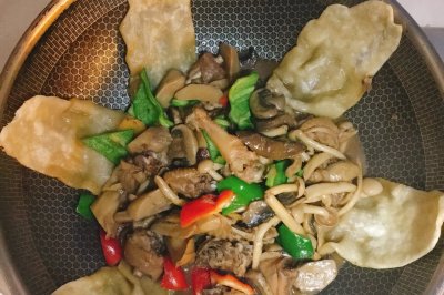 蘑菇鸡贴饼子|地锅鸡|贴出薄薄有嚼劲的锅饼