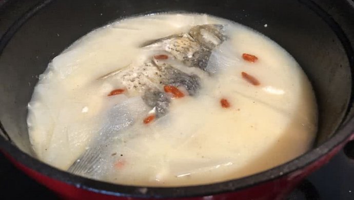 萝卜炖鲫鱼