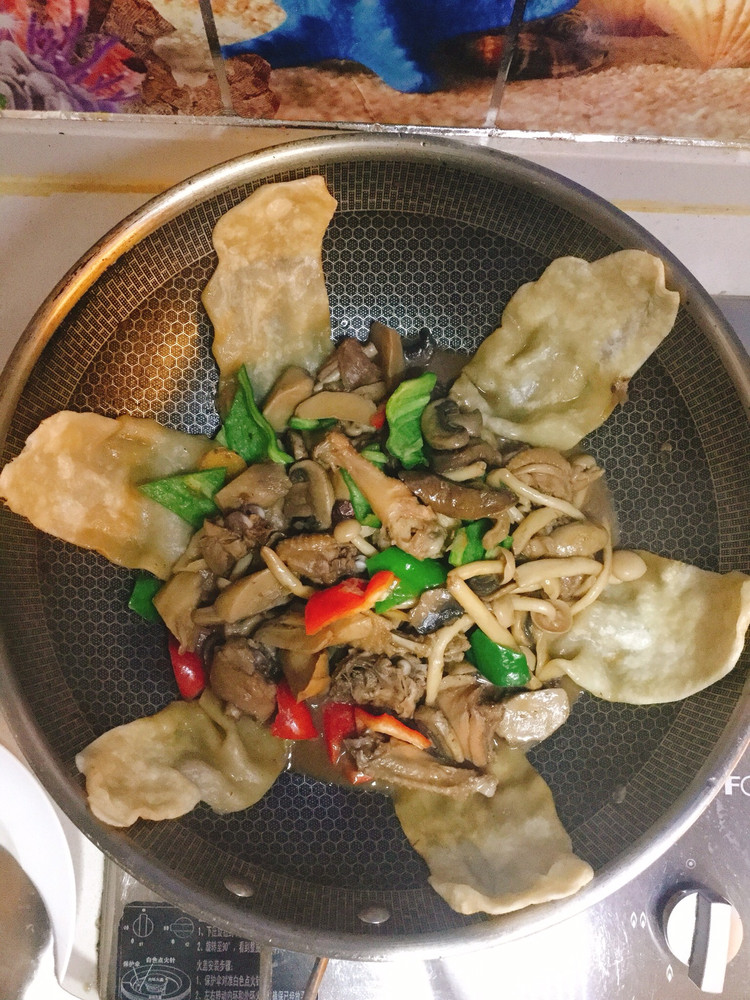 蘑菇鸡贴饼子|地锅鸡|贴出薄薄有嚼劲的锅饼的做法