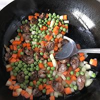土豆香肠焖饭的做法图解5