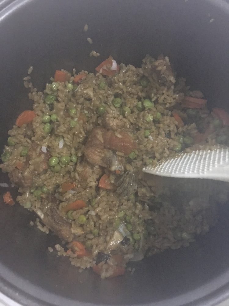 排骨焖米饭的做法
