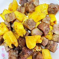黑椒菠萝牛肉粒的做法图解3