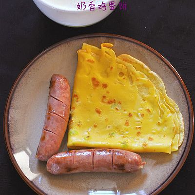 牛奶黄金鸡蛋饼佐香脆烤肠