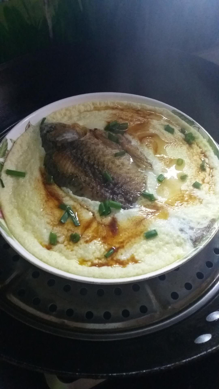 鲫鱼蒸蛋的做法