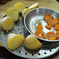 鸡丝胡萝卜土豆泥的做法图解1