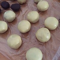 莲蓉蛋黄广式月饼的做法图解9