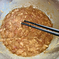下酒又下饭的东北美食！熏干豆腐卷的做法图解1