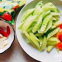 #轻食季怎么吃#蒜香莴笋的做法图解2