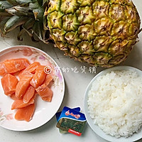 菠萝三文鱼黄油炒饭的做法图解1