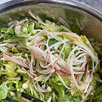 #中小学生做饭指南#蟹棒生菜叶金针菇鸡蛋饼的做法图解3