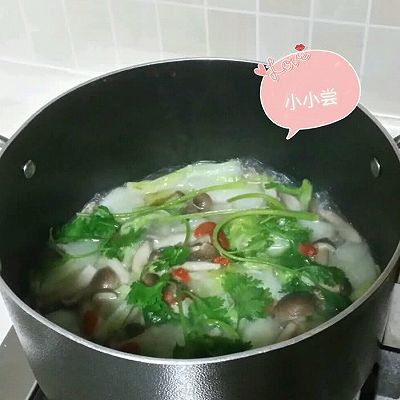 淘米水煮大白菜蟹味菇汤