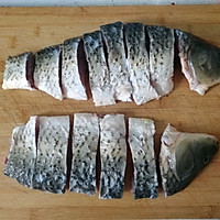 鲤鱼炖豆腐，超美味的做法图解1